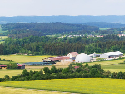 Das Biogas-Speicherkraftwerk der Familie Wiggert in Löffingen im Hochschwarzwald. Bild: © Wolfram Wiggert
